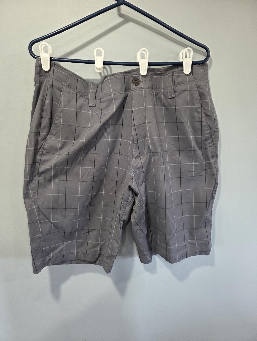 UNDER ARMOUR Mens 40" Waist Plaid Shorts Grey
